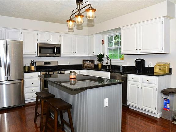 5th image of 142 Bayberry Ln