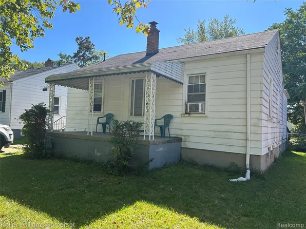 18932 Washtenaw St, Harper Woods, MI 48225
