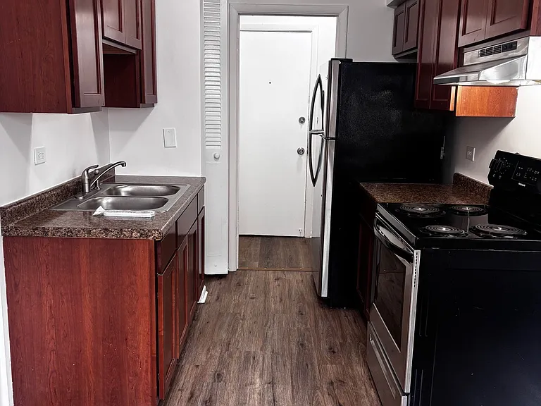 60 N Central — Photo 39