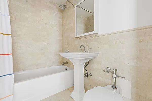 Sold by Christie's International Real Estate Group, LLC | media 25