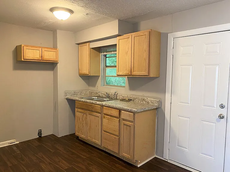 4053 Log Cabin Dr #B10 — Photo 2