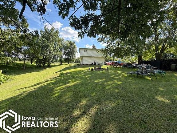 3rd image of 1386 Circle Dr