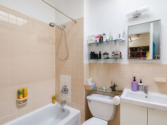 5th image of 154 W 76th St APT 9