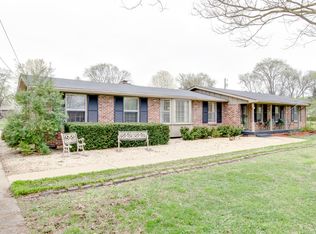 219 Cherokee Rd, Hendersonville, TN 37075