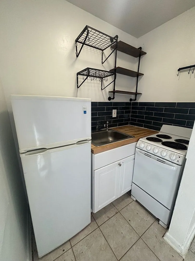 3411 Broadway — Photo 3