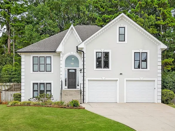 1320 Green Oak Cir, Lawrenceville, GA 30043