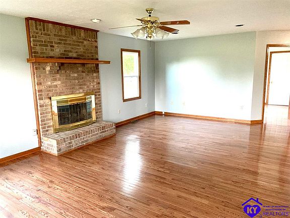 2nd image of 25 Brenda Ct