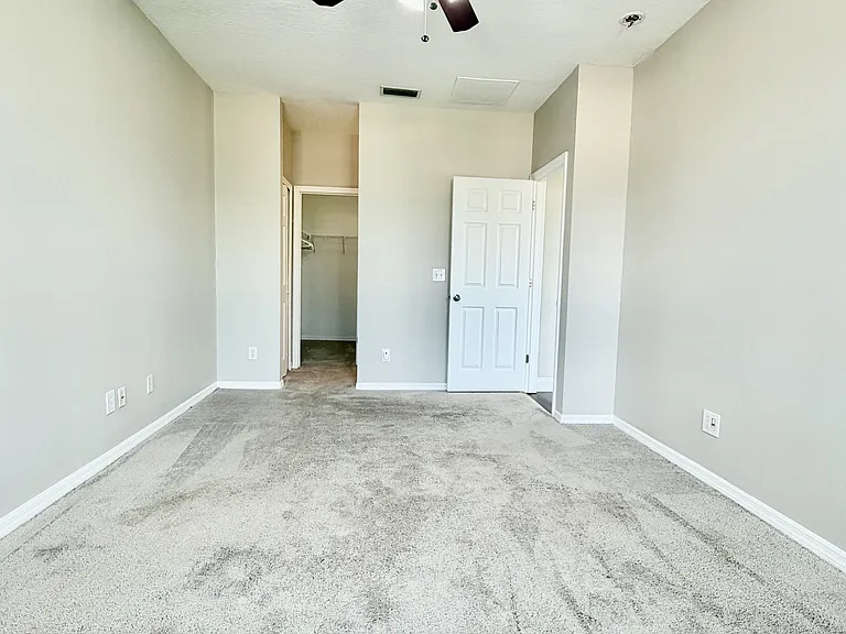 1050 Blackwater Dr #1 — Photo 32