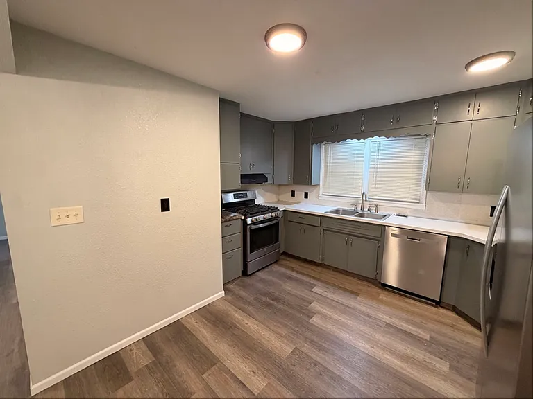 1608 George St #A — Photo 3