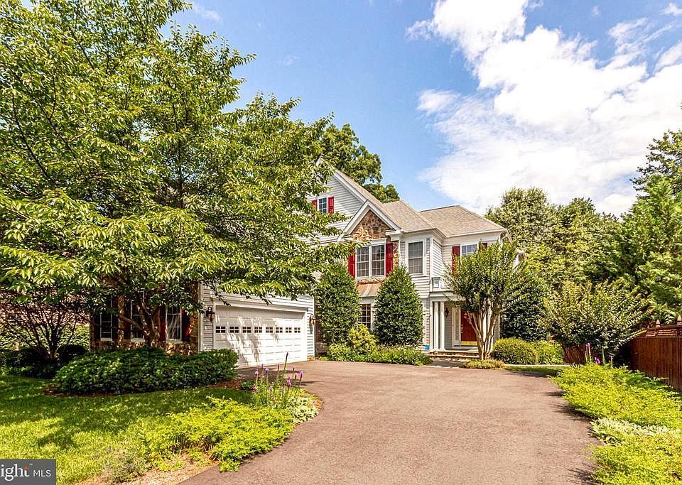 1st image of 2712 Woodlawn Trl