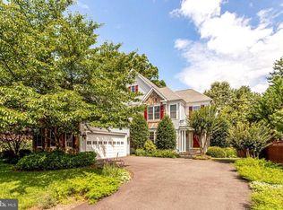 2712 Woodlawn Trl, Alexandria, VA 22306