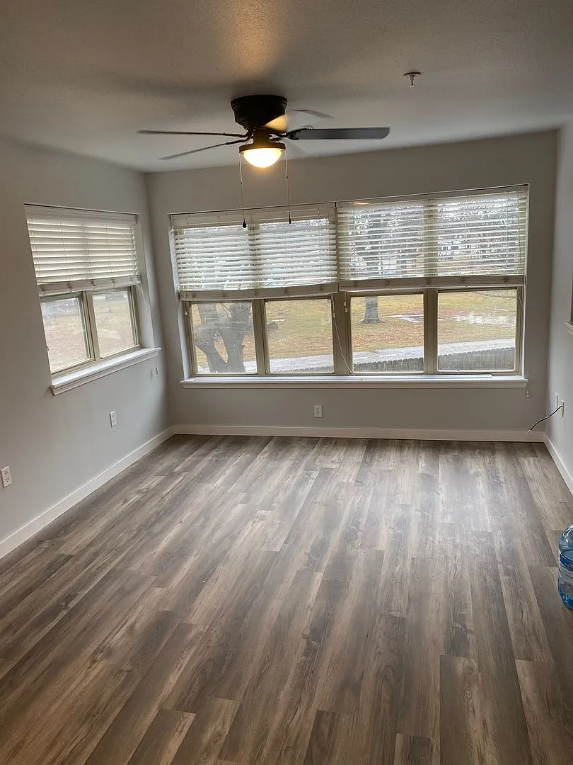 3 Bedrooms, 2.5 Bathrooms Townhouse near University of Arkansas - 1x Car Garage + All Appliances ... — Photo 3