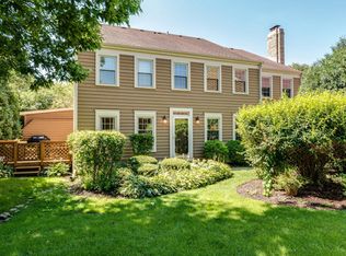 1601 Stonebridge Trl, Wheaton, IL 60189