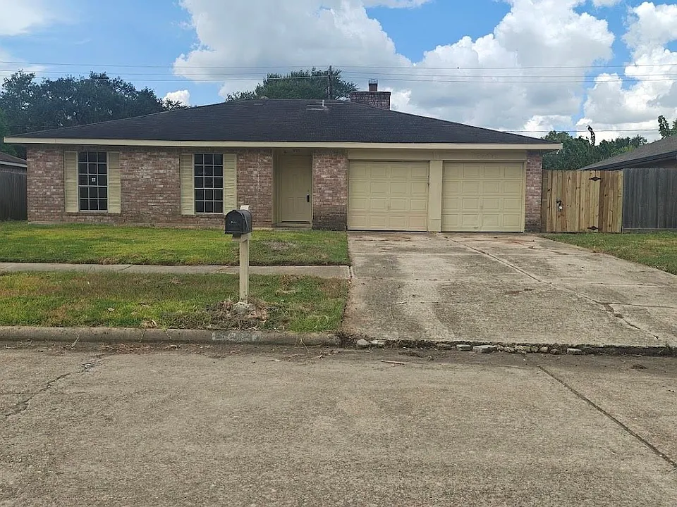 15434 Indian Woods Dr