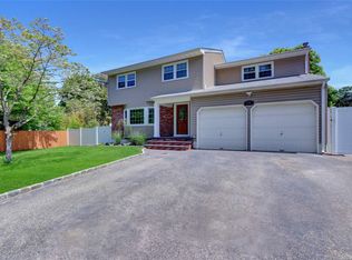 199 Parkwood Rd, West Islip, NY 11795