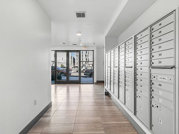 4th image of 825 S Coronado St #202