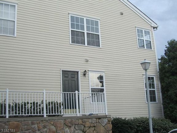 3rd image of 88 Mountainside Dr