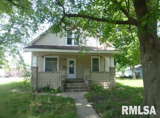 121 E Fortune St, Virden, IL 62690