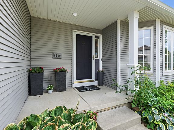 3rd image of 6909 Dominion Dr