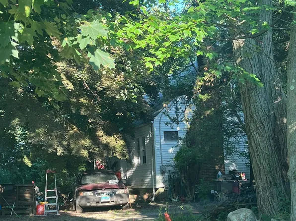 1054 Mill Plain Road, Fairfield, CT 06824