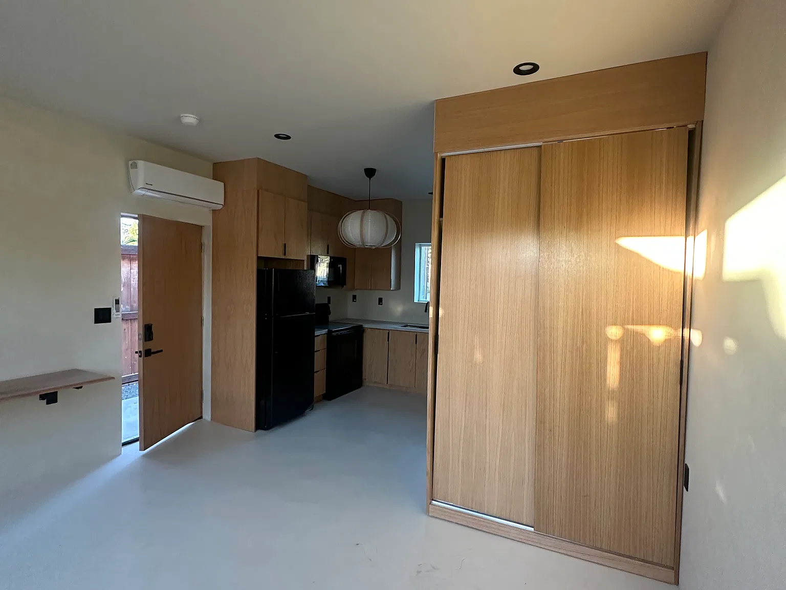 Studio, 300 sqft, $1,900 — Photo 2