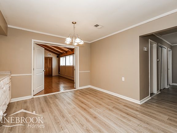 5th image of 417 W Sherry Dr