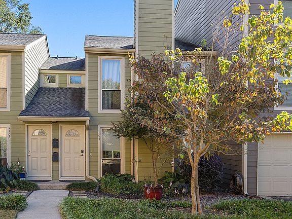 5th image of 1105 Riverbend Club Dr SE