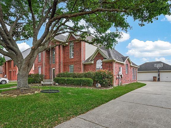 3rd image of 405 Pecan Grove