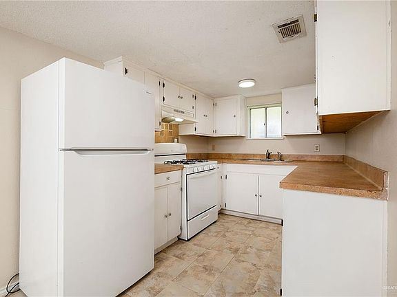 5th image of 214 E 3rd St