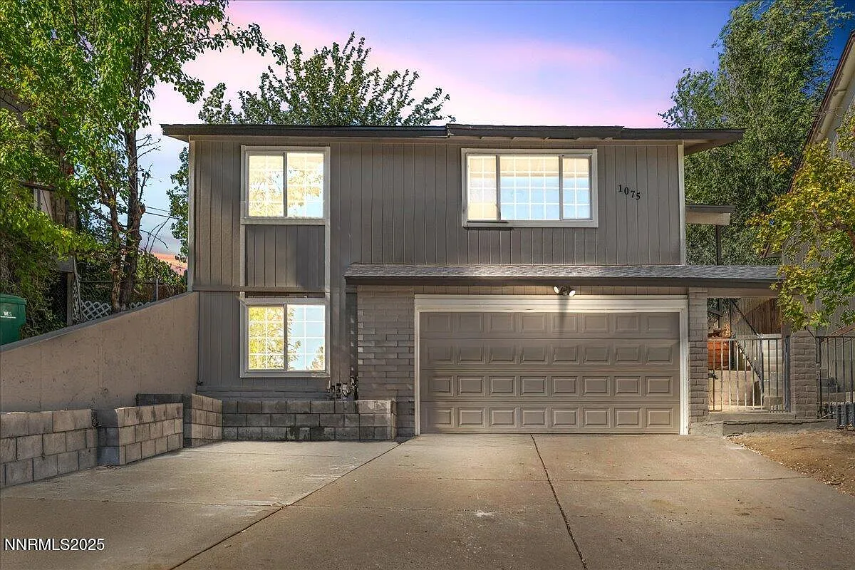 1075 Hartford Ct photo 1