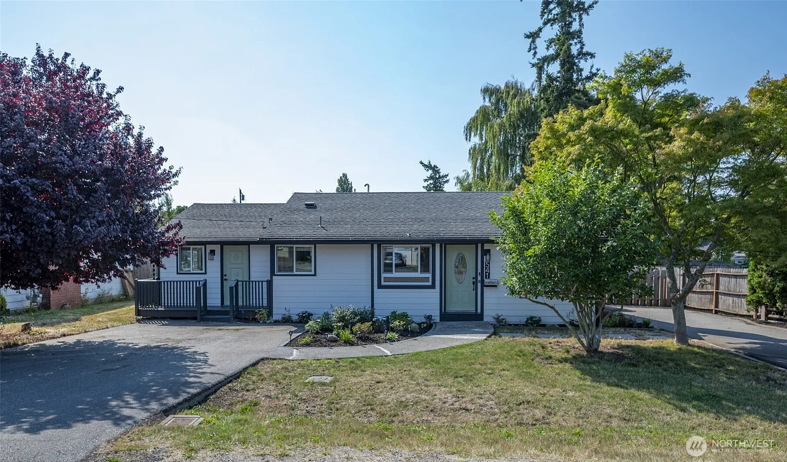 541 SE 5th Avenue photo 1