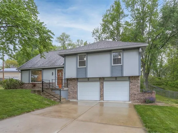 11108 NW Walnut Creek Dr, Parkville, MO 64152