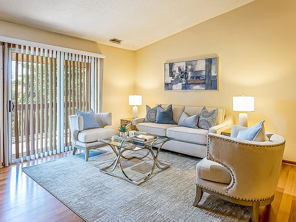4th image of 2592 Eagles Cir Unit 6