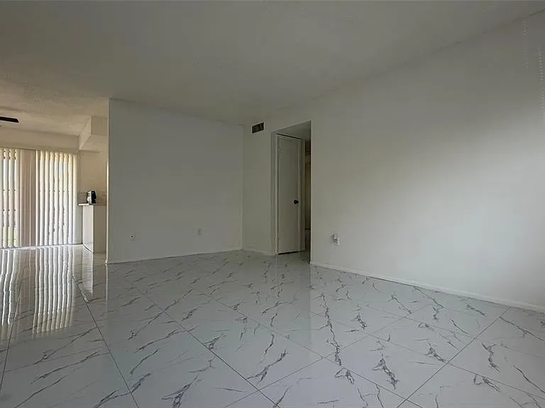 5325 Curry Ford Rd #D206 — Photo 3
