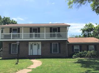300 Croydon Ln, Ballwin, MO 63021