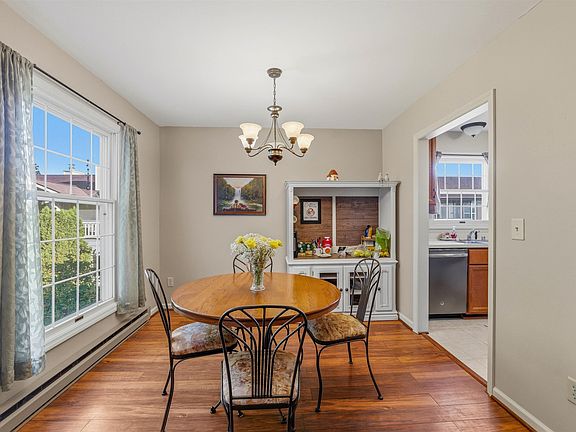 5th image of 2362 Wisconsin St