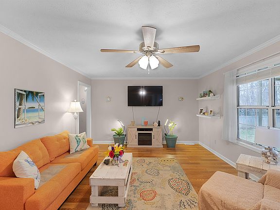 5th image of 244 Stratford Ln