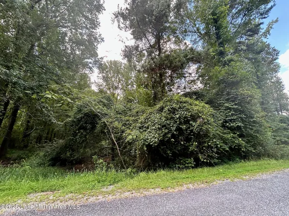 16 Oakwoods Ln, Alexander City, AL 35010