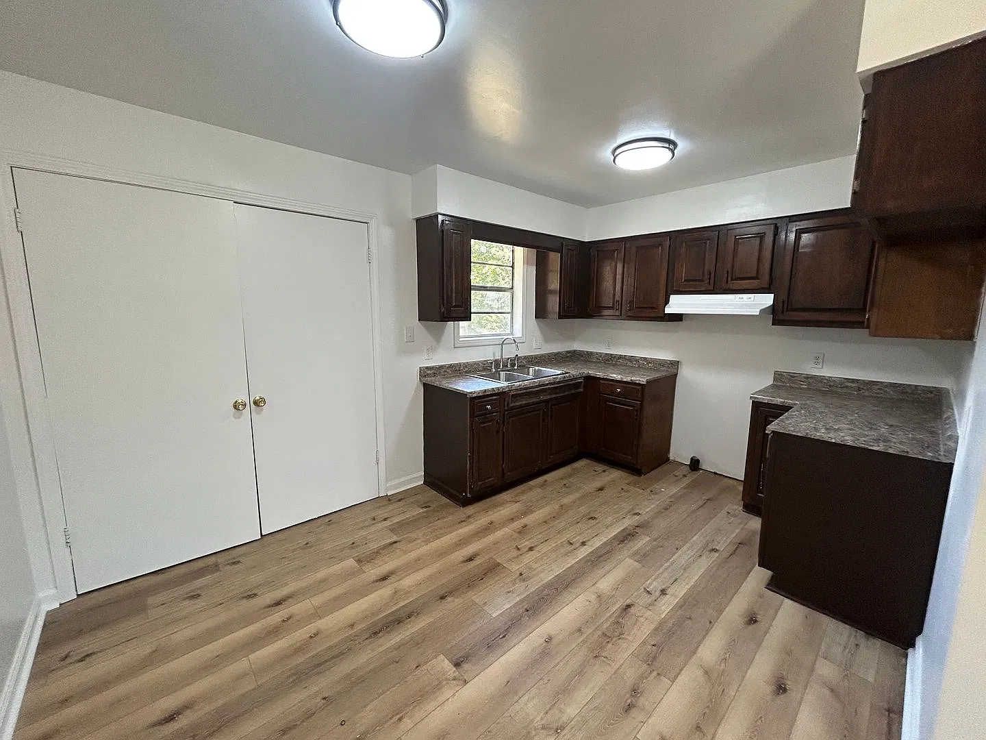 271 N. Bradford — Photo 3