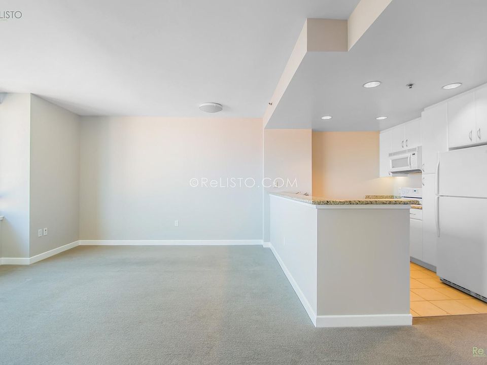 1st image of 250 King St Unit 732