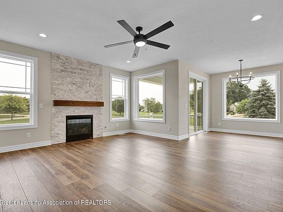 4th image of 635 Aquila Dr