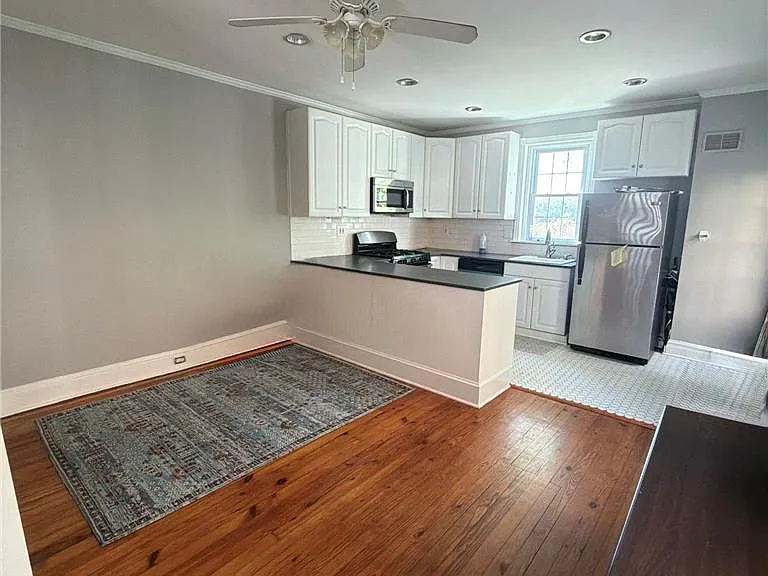 350 Dupont St — Photo 3