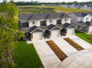 1231 SE 8th Cir, Newton, KS 67114