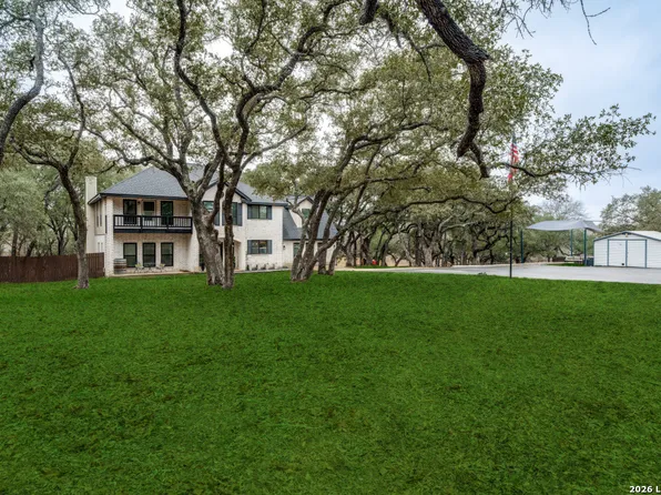 322 Dublin, Floresville, TX 78114