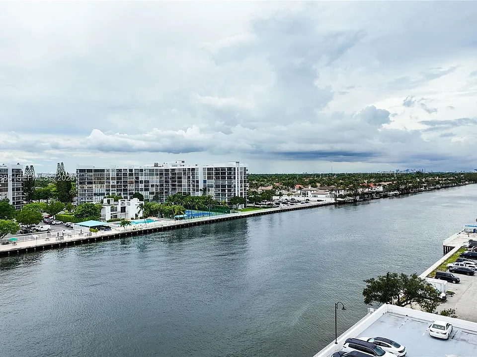3000 S Ocean Dr #712