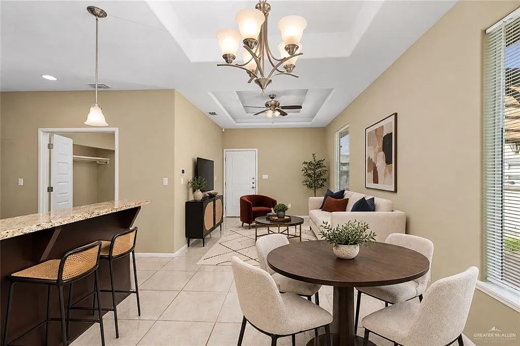 3 bed, 2.0 bath, 1210 sqft, $1,300 — Photo 3