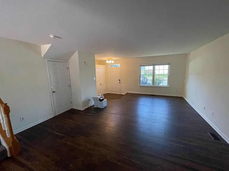 507 Stafford Glen Ct — Photo 2