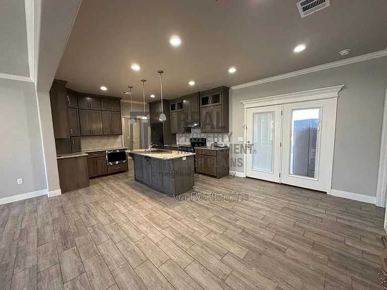 7604 Crestline Dr — Photo 4