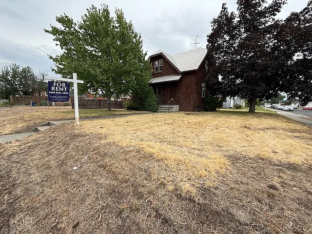 4006 N Addison St — Photo 1
