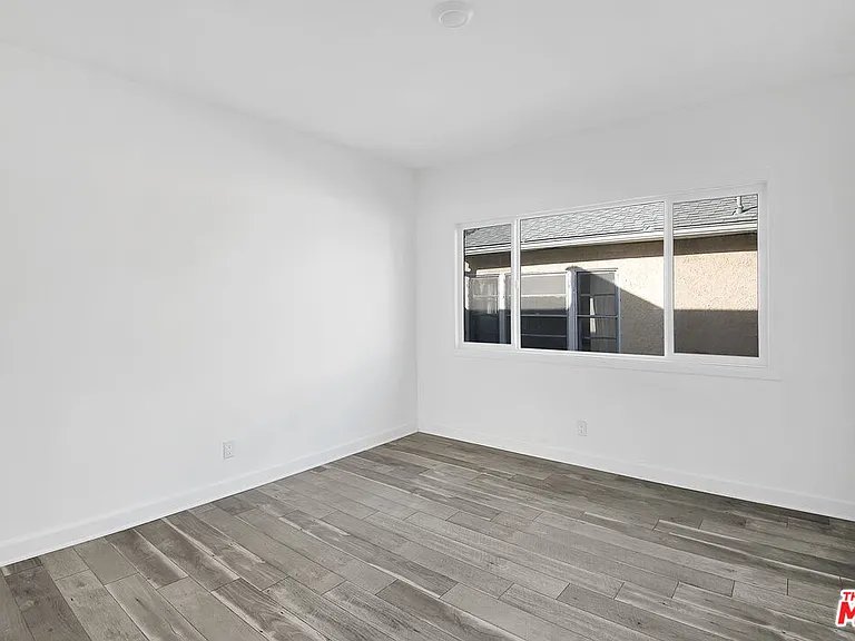 1610 S Beverly Glen Blvd #7 — Photo 8
